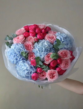 Bukiet hortensji i róż 