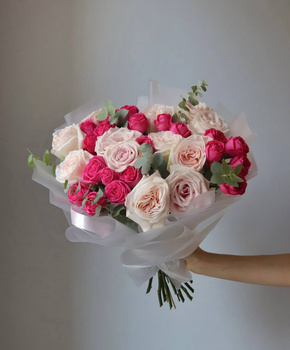 Bukiet róż jasnoróżowych i ciemnoróżowych 